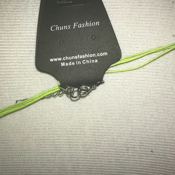 Gorgeous Green Chuns Fashion Necklace - Picture 2 of 3